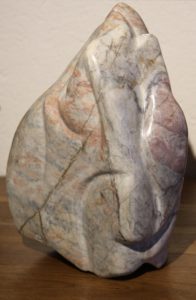 Enigme. Marbre rose "pigeon" de Villefranche-de-Conflent. 2017
