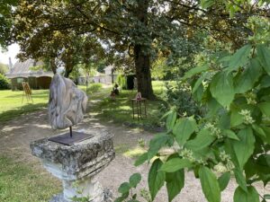 Jardin d'Isabelle Garnier. Sculptures JPM. Artistes du Loir et Cher, Journées Portes ouvertes 15-16/06/2024