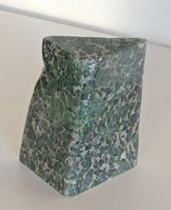 "Jade Arlequin", jade omphacite-jadeite, Mont Viso, Italie