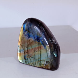 "Canicule". Labradorite de Madagescar. Sculptée Juin 2026