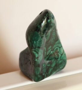 "Oiseau vert". Malachite, Congo, 2025