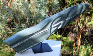 "Sens vert" Schiste à veinules de calcite blanche, Loire-Atlantique, 2021