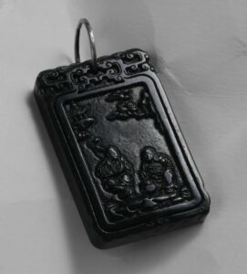 Figure 7. Ancienne tablette en jade néphrite noire sculptée de la période de la dynastie Qing. Ancienne tablette en jade néphrite noire sculptée de la période de la dynastie Qing, non traitée - En vente sur 1stDibs France