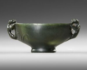 Figure 3. Bol en néphrite épinard (18è-19è siècle). https://www.orientalartauctions.com/